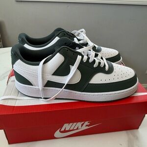 Nike Men’s Low-Top Sneakers in White and Dark Green
